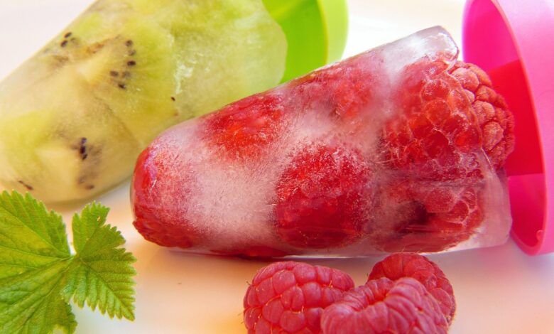 ice cream, raspberries, kiwi, fruit, meal, vitamins, food, fresh, berry, frozen, water, summer, colorful, green, sugar-free, nature, naturally, bio, fructose, cooling down, ice cream parlor, vacation, vacations, children, homemade, leisure time, diet, lactose free, gluten free